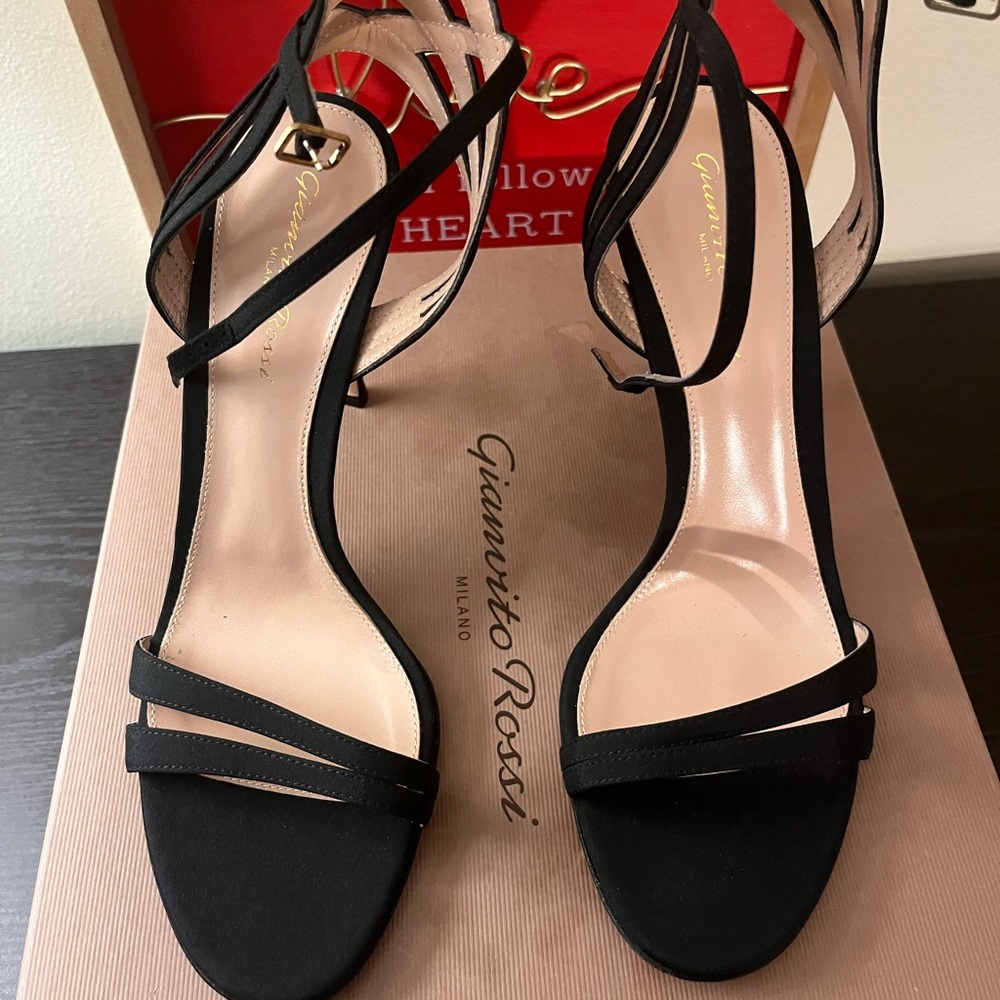 Gianvito Rossi  black satin heels size 39